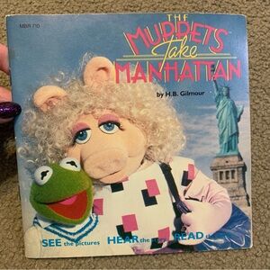 The Muppets Take Manhattan Vintage Talking Storybook with 7” Vinyl Record 45 RPM